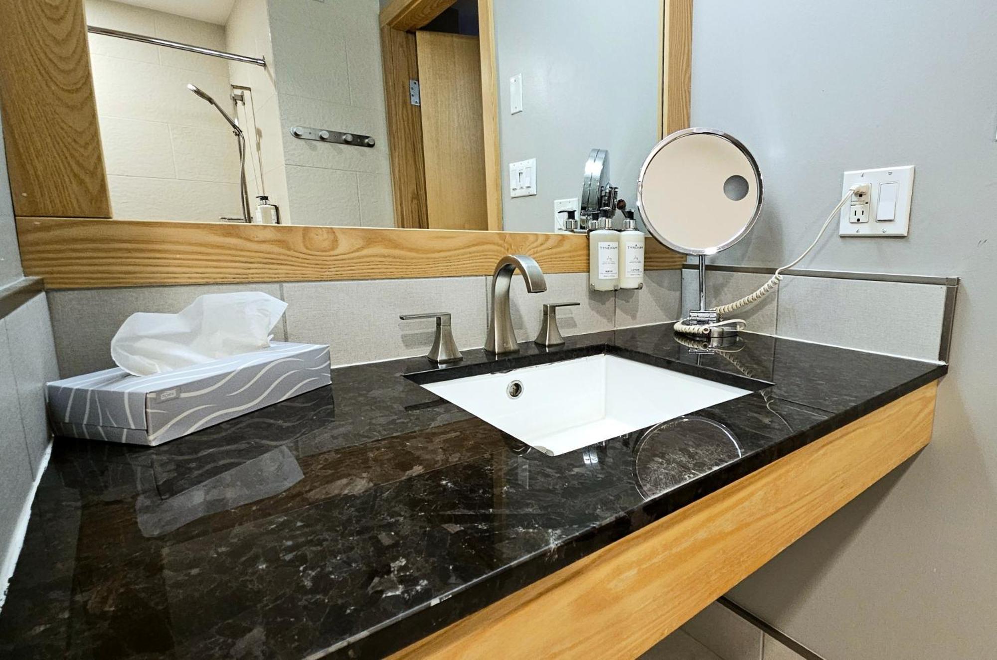 Brentwood Bay Resort & Spa Ngoại thất bức ảnh